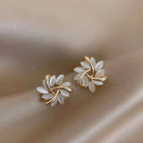 Elegante und exquisite Opal-Blütenkreis-Stud-Ohrringe in Gold